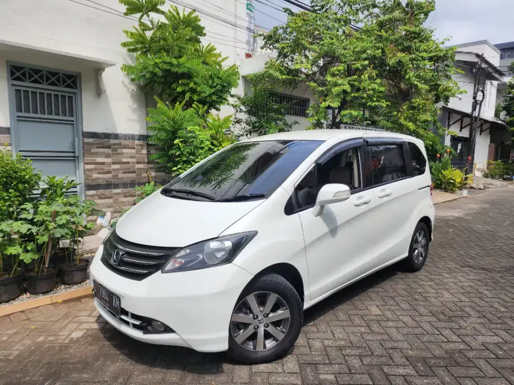 Honda Freed E PSD 2010 Matic Putih