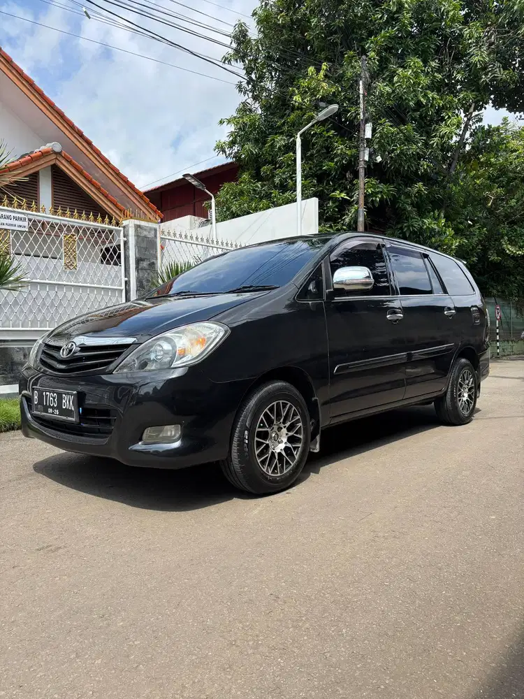 Toyota Kijang Innova 2010 Bensin