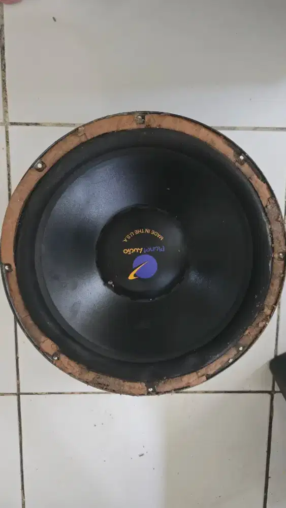 Subwoofer audio mobil planet audio made in USA