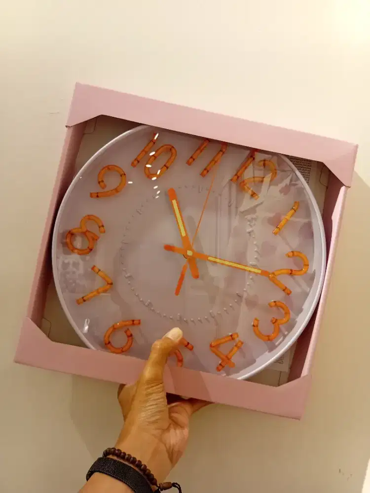 Jam Dinding Glow In The Dark