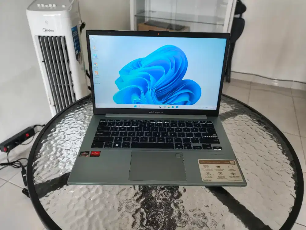 Asus Vivobook Go E1404FA AMD Ryzen 3 7320u 8/256