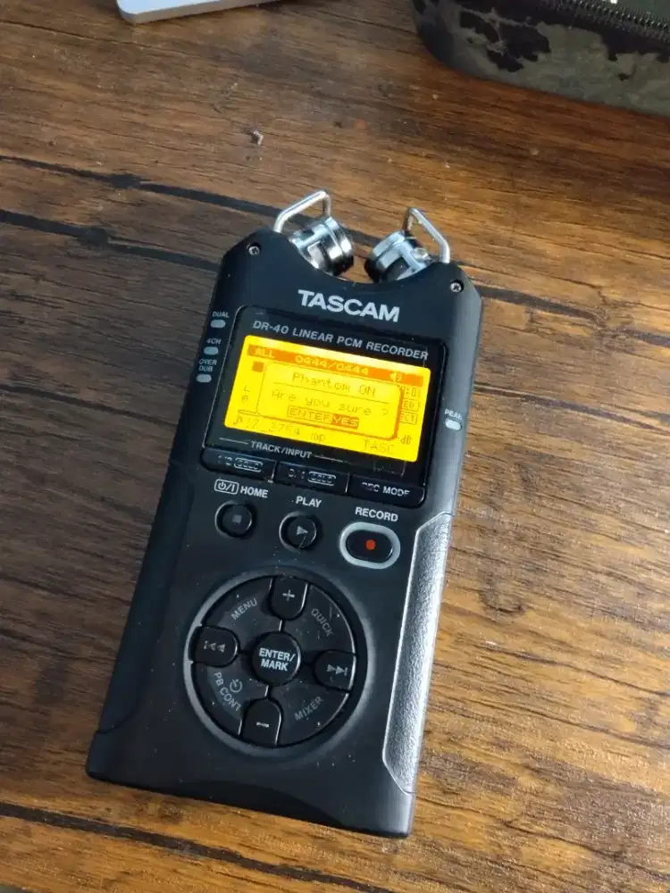 Audio recorder tascam dr40