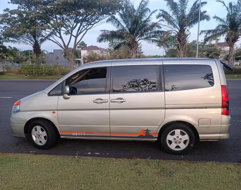 Nissan Serena 2004 Bensin