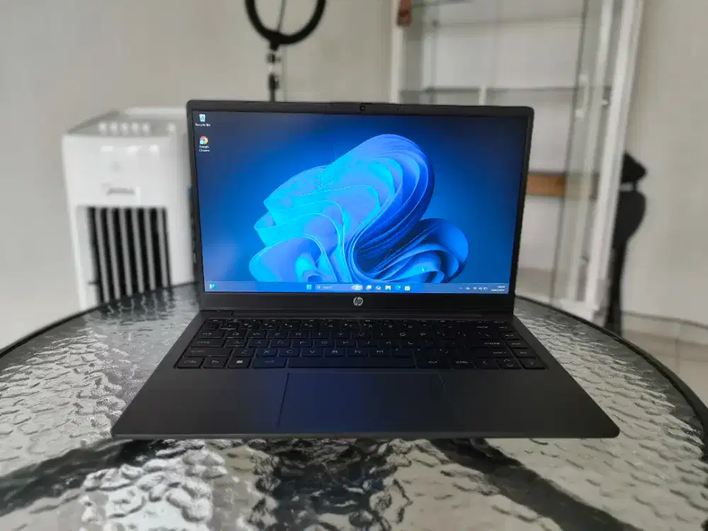 HP 245 G10 AMD Ryzen 3 7320u 8/256 Like New