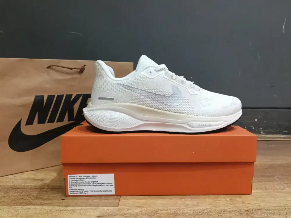 Sepatu running air zoom pegasus beige