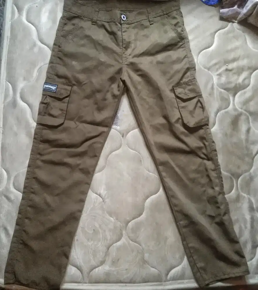 Celana cargo Thrasher