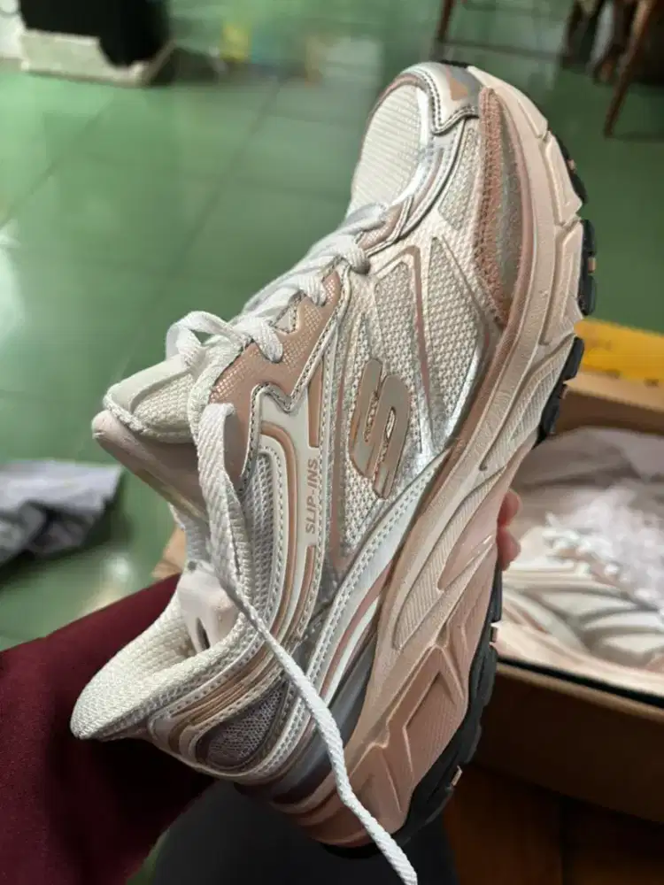 Sepatu skechers Slip-Ins Stamina Sport Women's Training Shoes - White