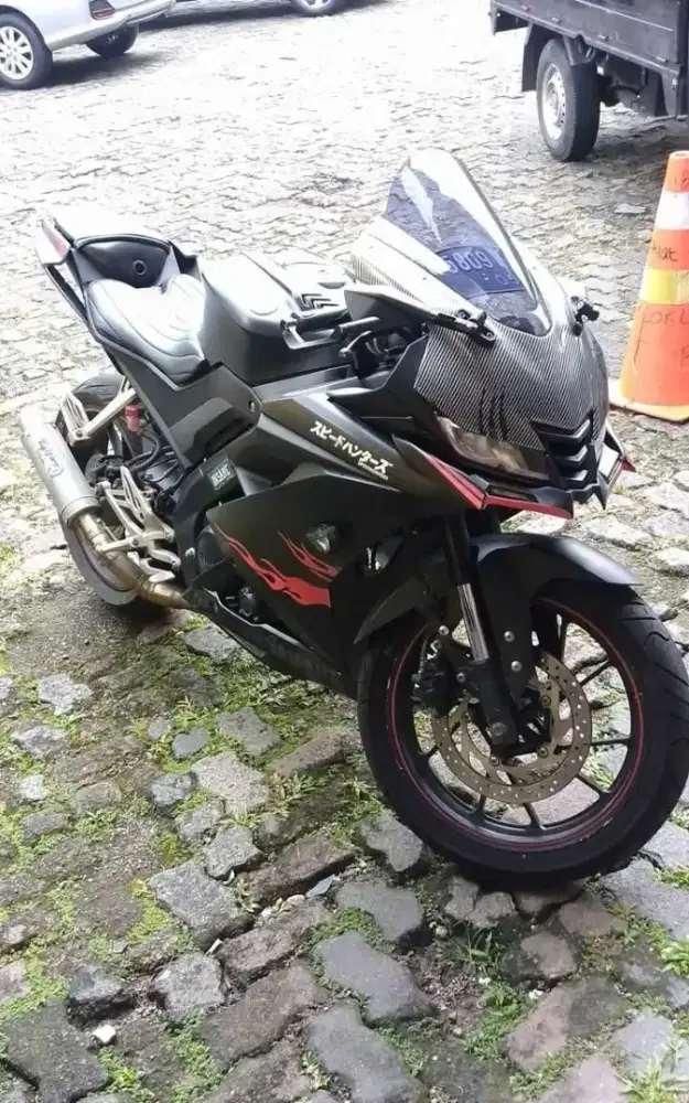 Yamaha r15 v3 black