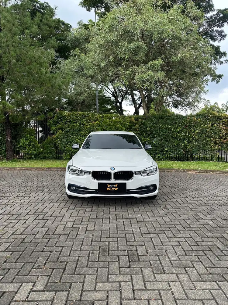 BMW 320i Sport LCi 2017 Low odo Service Record