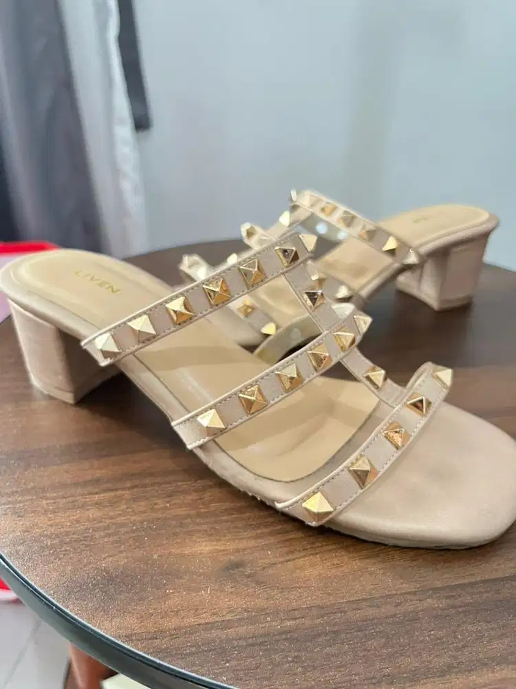Sandal wanita liven ukuran 37