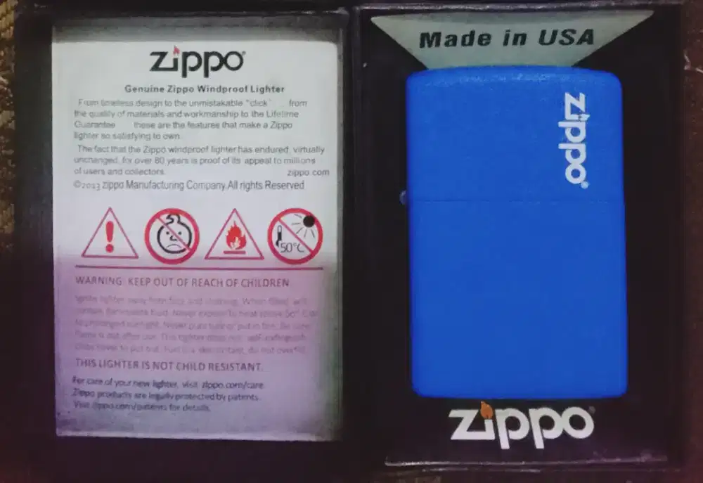 Korek api Zippo warna biru