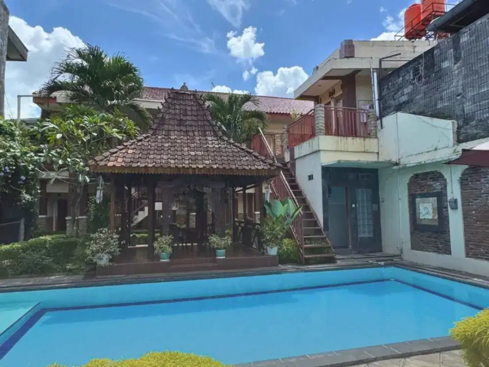 Guesthouse atau Rumah Megah dan Penginapan Tanah Luas Bangunan Kokoh ada Kolam Renang di Jogja Utara dekat Hotel Hyatt Palagan Jogja