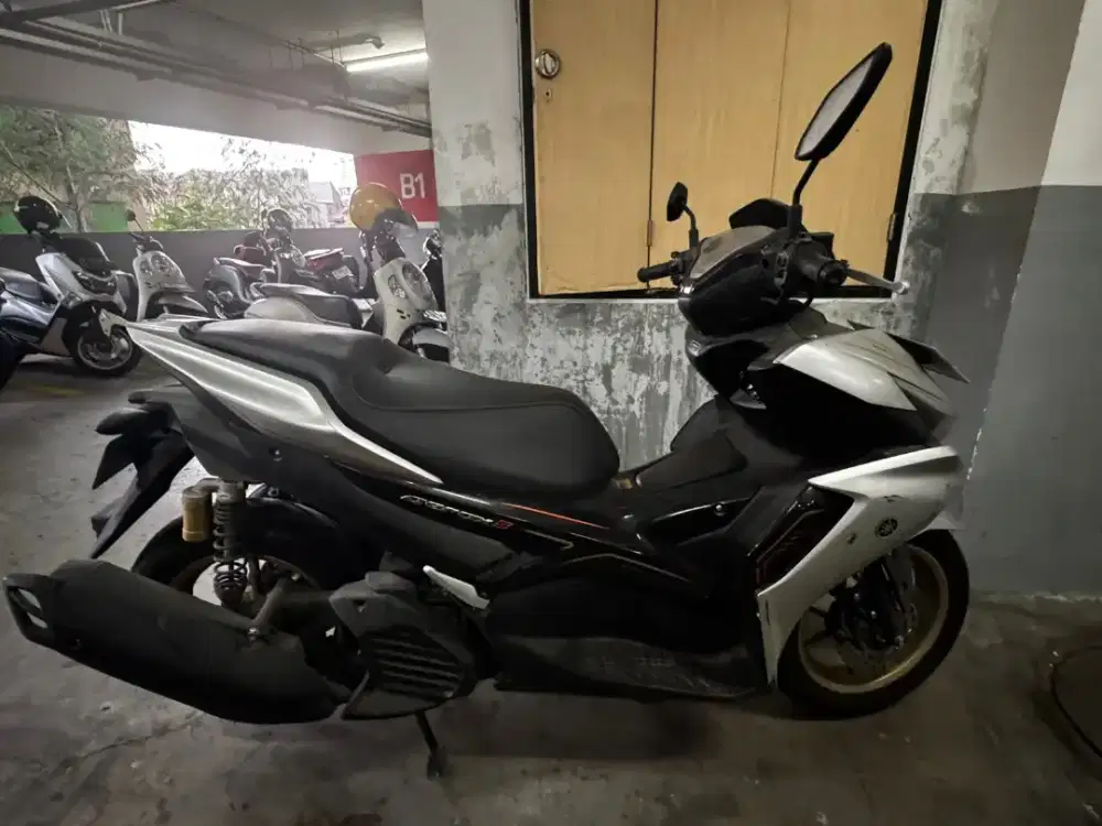 Yamaha Aerox 2023 Tangan 1