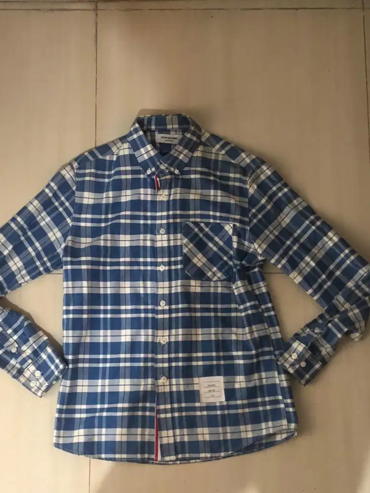 Kemeja Thom Browne Kotak2