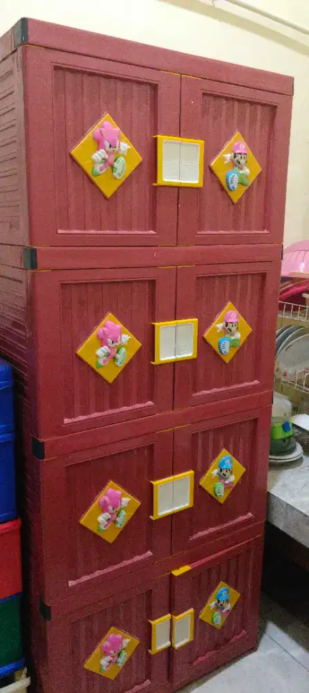 Lemari plastik tingkat 4