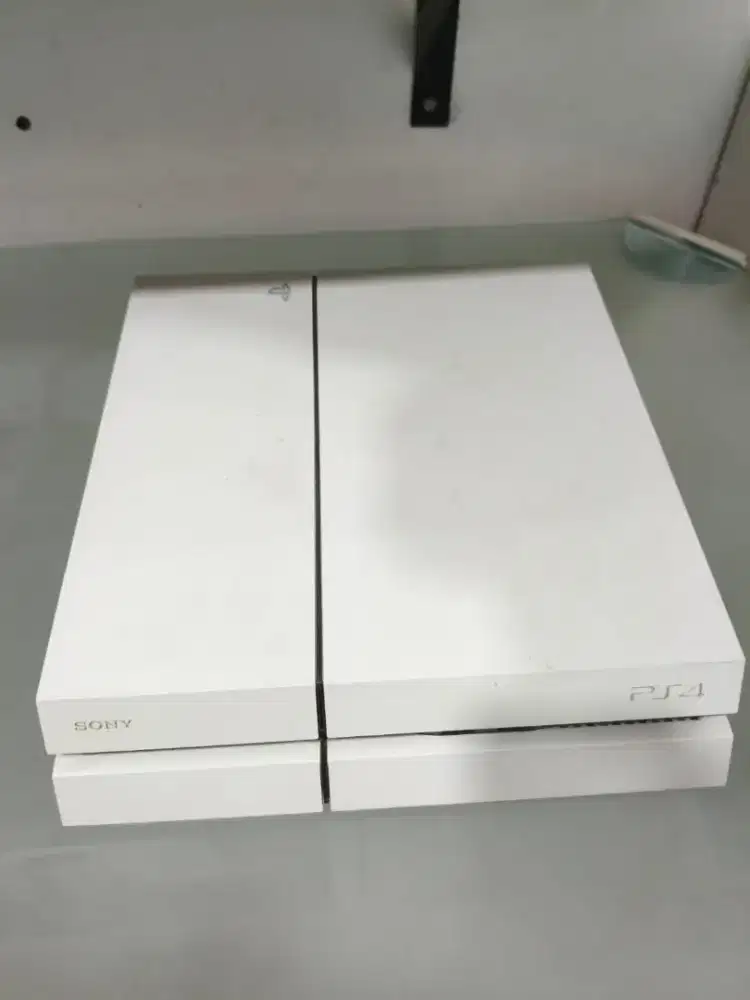 PS 4 komplit mulus seperti baru
