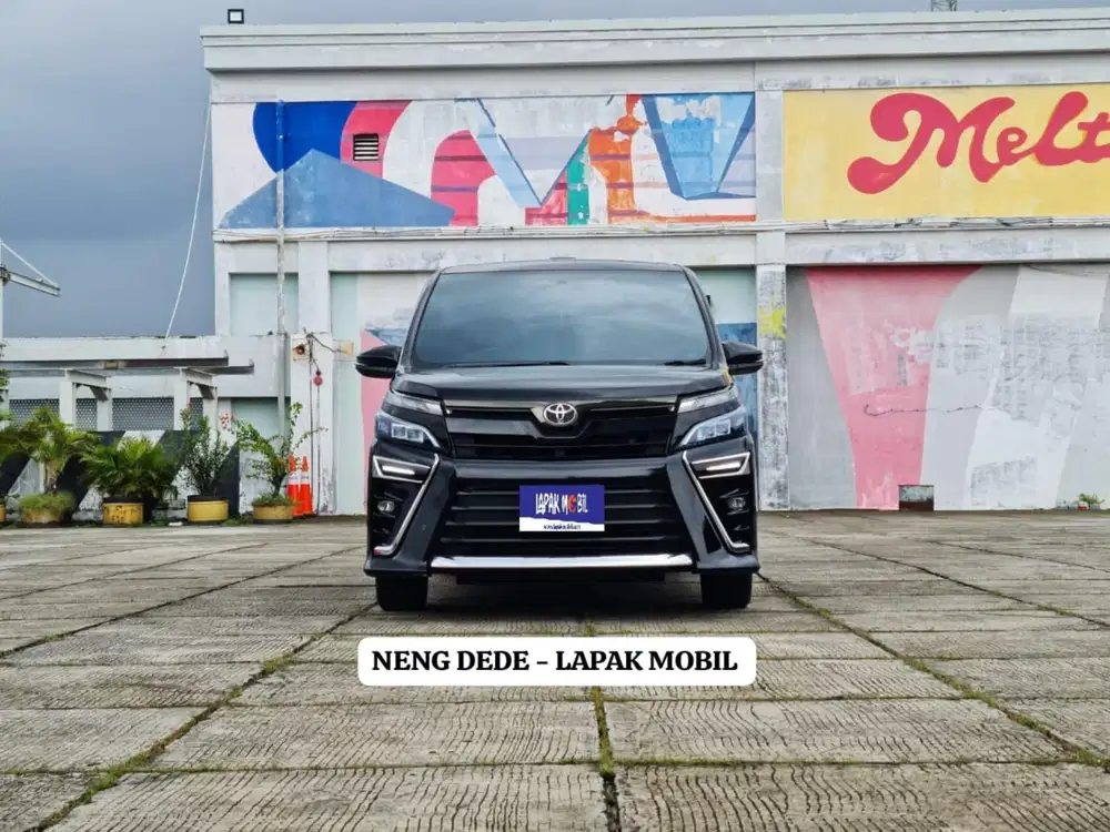 Toyota Voxy 2.0 AT 2018