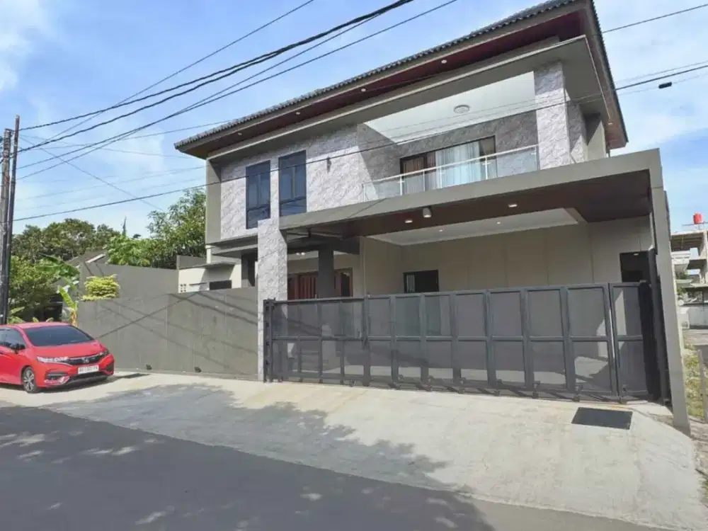 Rumah Megah Baru Siap Huni Semi Furnish di utara Stadion Maguwoharjo Sleman akses jalan mudah