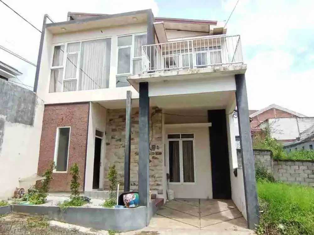 Dijual Villa Furnished 2Lantai  Di Cluster Junrejo Batu Malang