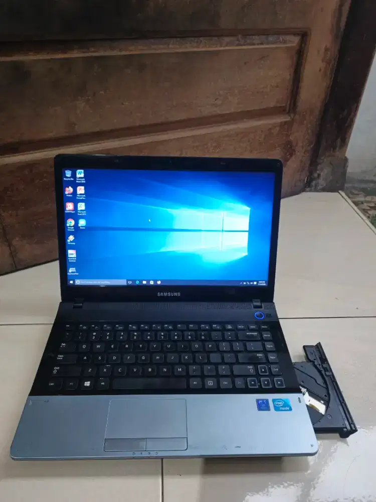 laptop samsung ram 10gb windows 10 siap pake no minus(bs nego)