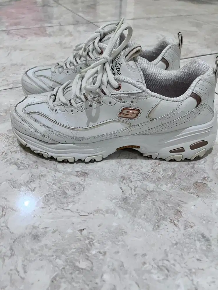 Sepatu skechers