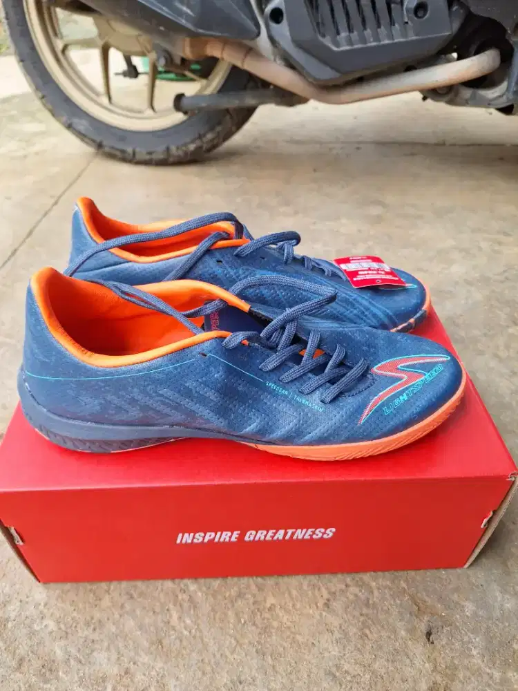 Sepatu Futsal Specs Accelarator Lightspeed 4 Elite In Size 40 (26cm)