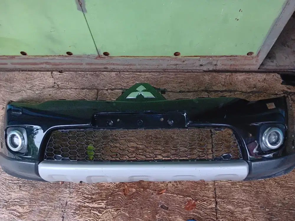 Bemper & vender depan pajero