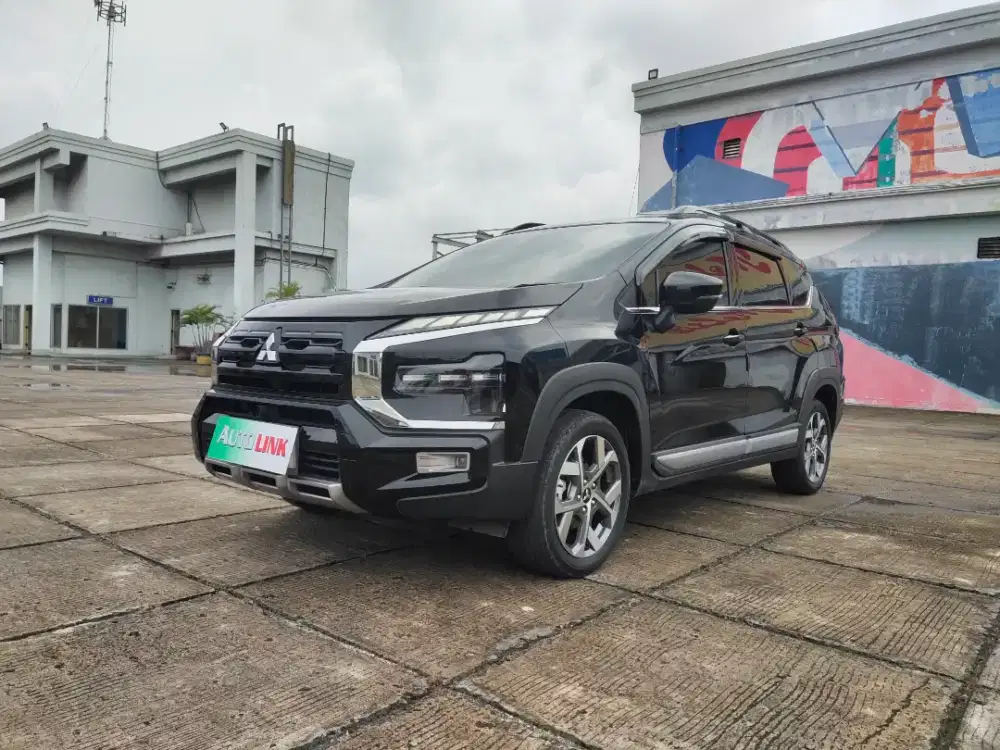 Xpander Croos Premium 2024 matic hitam 2023 bagus terawat 2025 Tangan