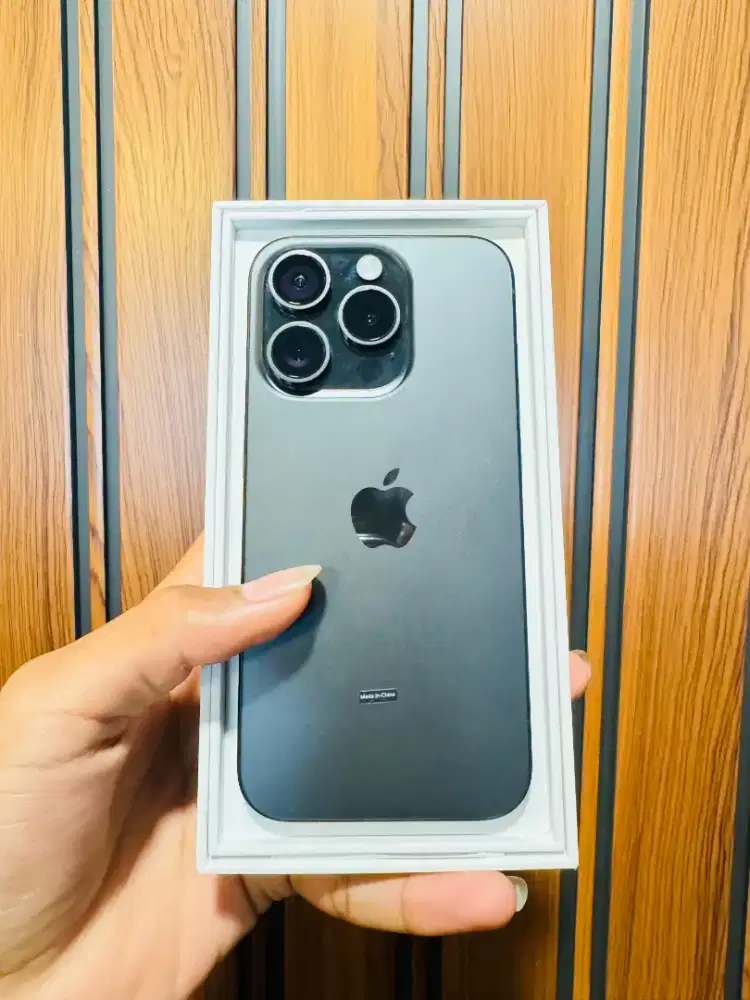 iPhone 15 pro black titanium 128gb iBox