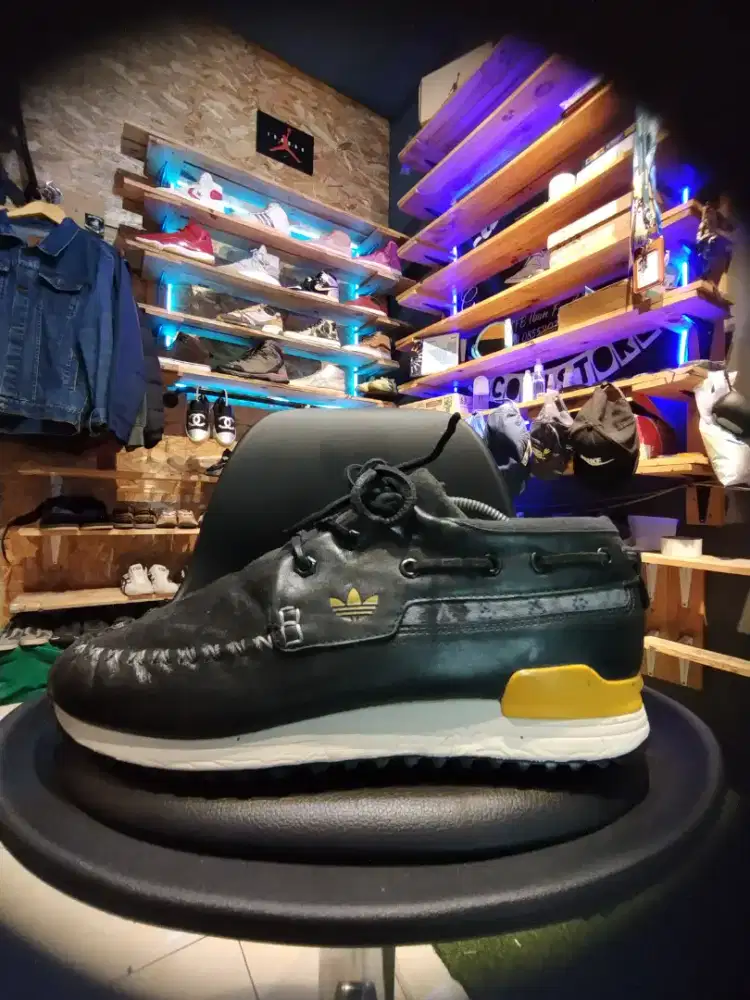 Adidas ZX 700 leather