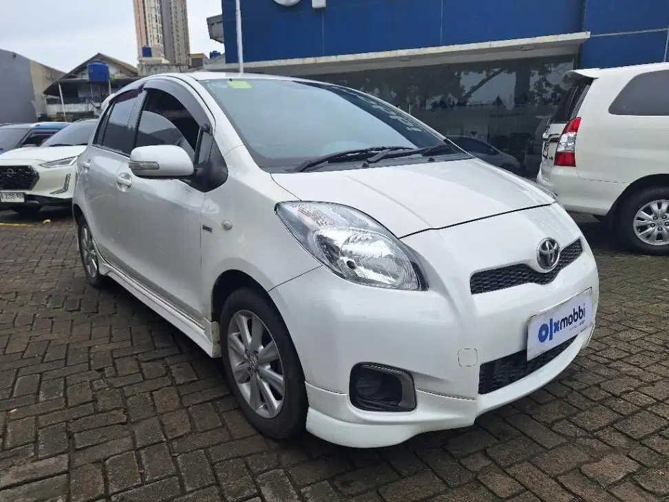 LOW DP Toyota Yaris 1.5 E Bensin-AT 2012 WFU