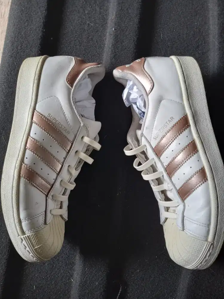 Sepatu addidas superstar