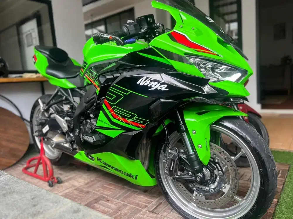 Dijual Motor ZX25RR ABS QS TRC Type Tertinggi Tahun 2024 Akhir