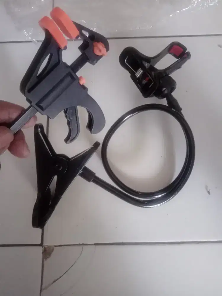 Stand holder hp +penjepit serbaguna  belum di pakai murah