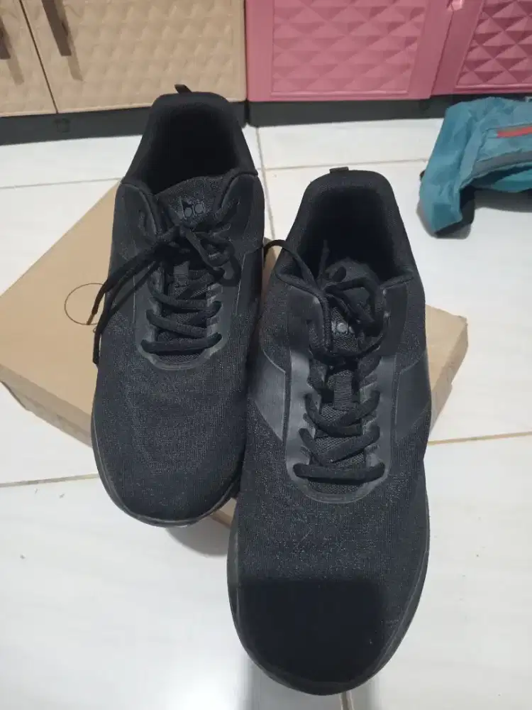Sepatu Diadora Kornelo Black