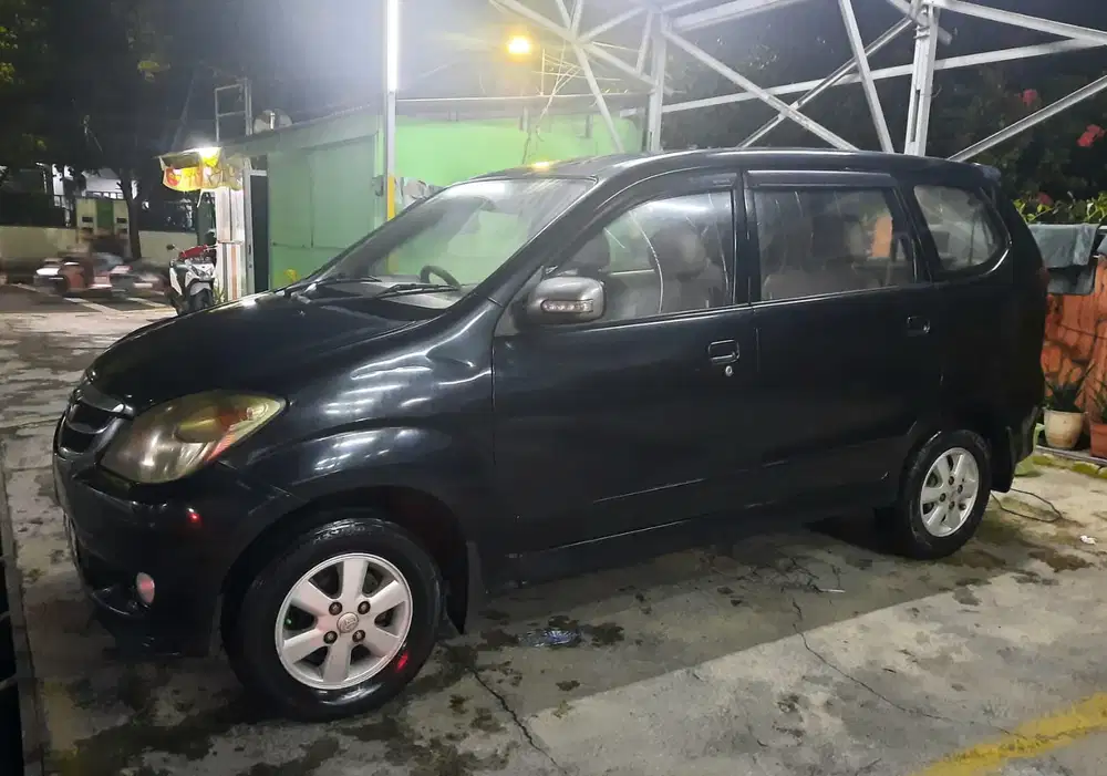 Toyota Avanza 2004 Bensin