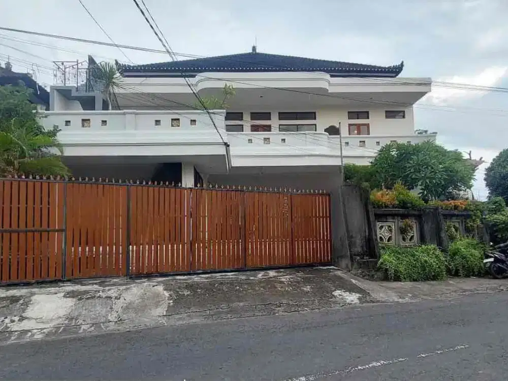 F o r  s a l e 

Kost Elite di Kawasan Premium Denpasar Timur hanya selangkah ke Pantai Sanur dan Padang Galak.