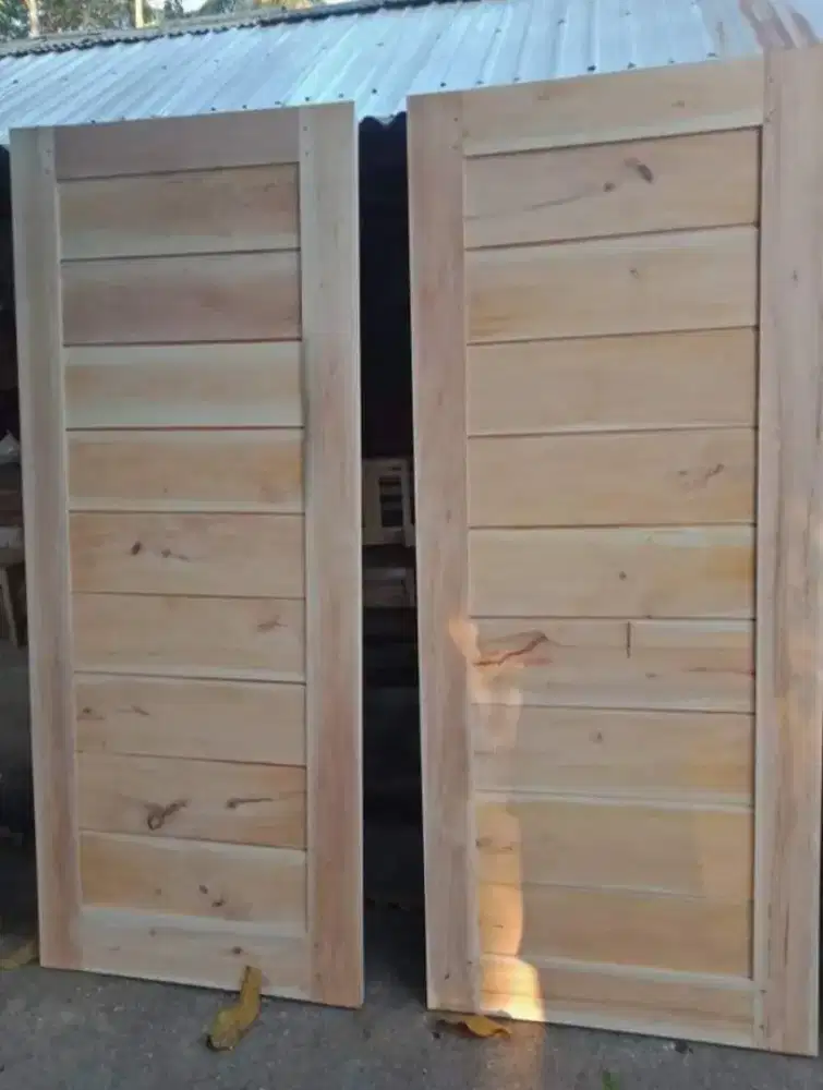 Pintu minimalis kayu mahoni