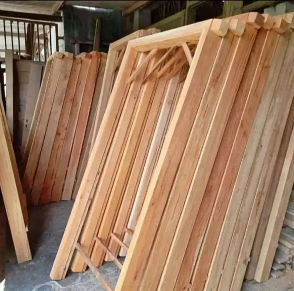 Kusen kayu mahoni dan jati