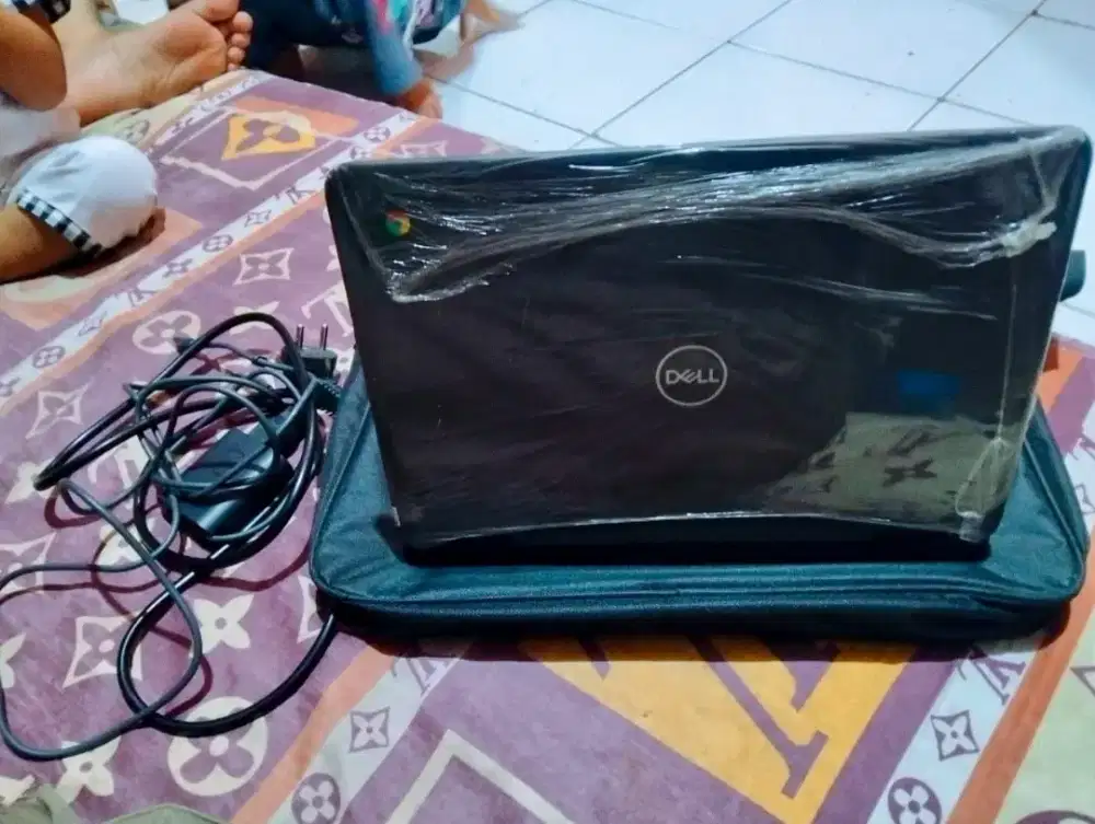 Laptop/Dell Chorembook 3100 mulus layar sentuh.