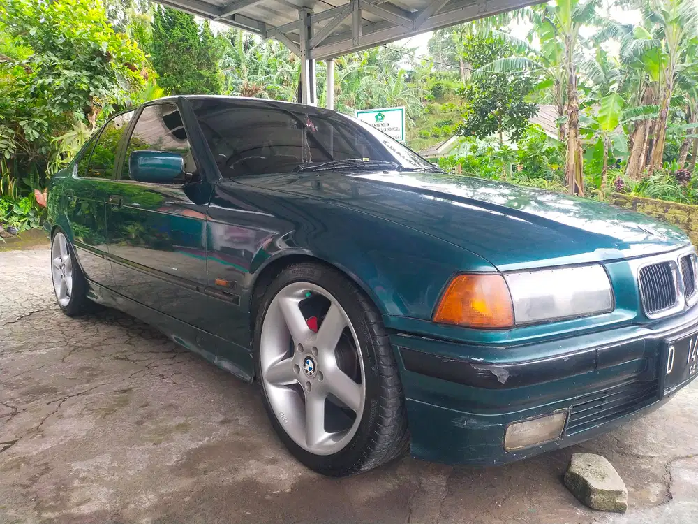BMW 318i 1997 Bensin