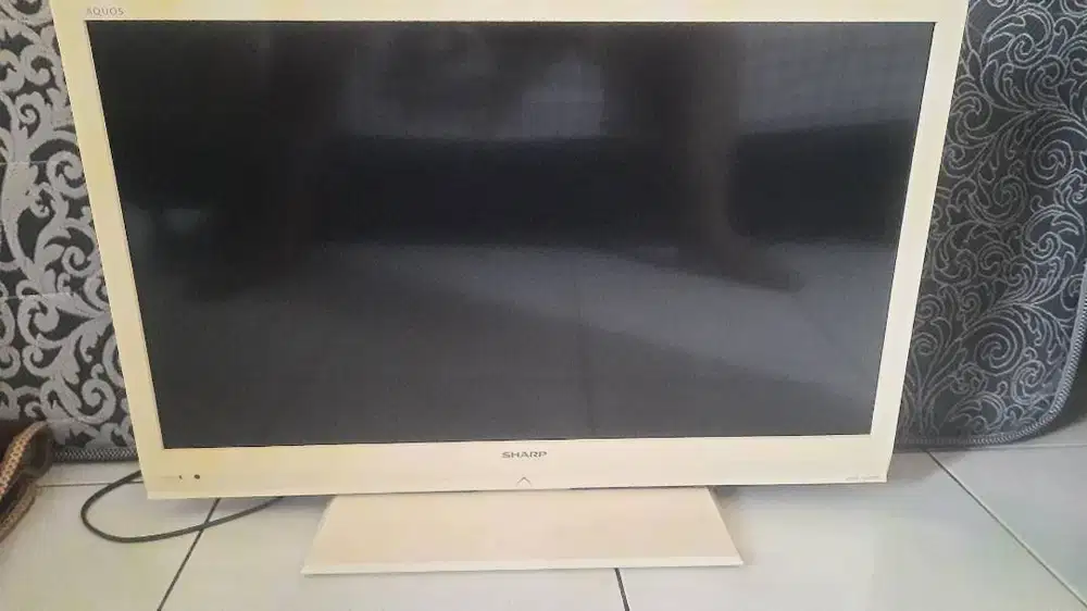 Sharp Aquos 32 inch putih analog (LC-32LE240M-WH)