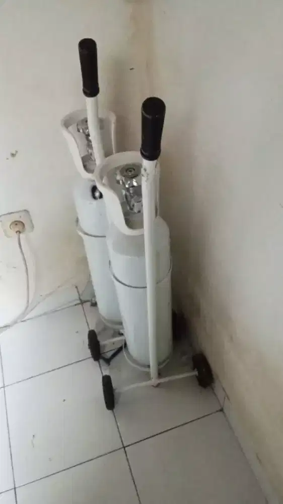 Tabung gas oksigen baru