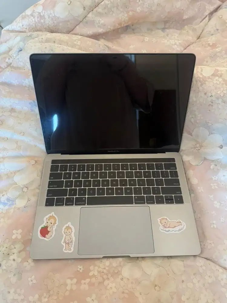 DIJUAL SECOND MACBOOK PRO 2019 13 inch