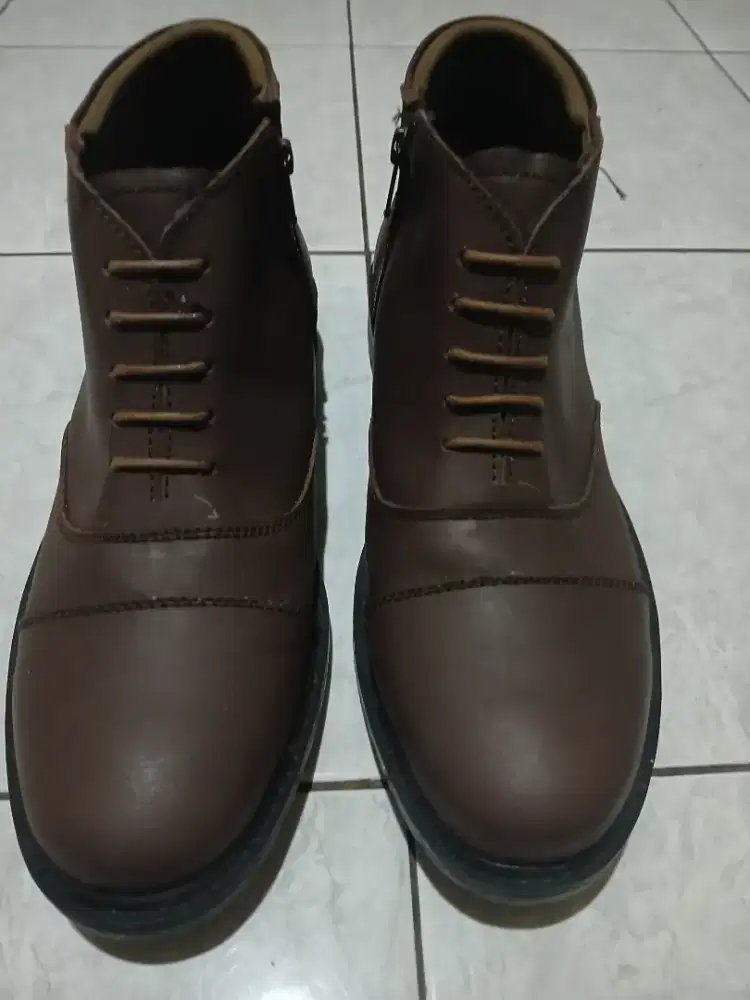 Jual sepatu masih baru,,bukan bekas
