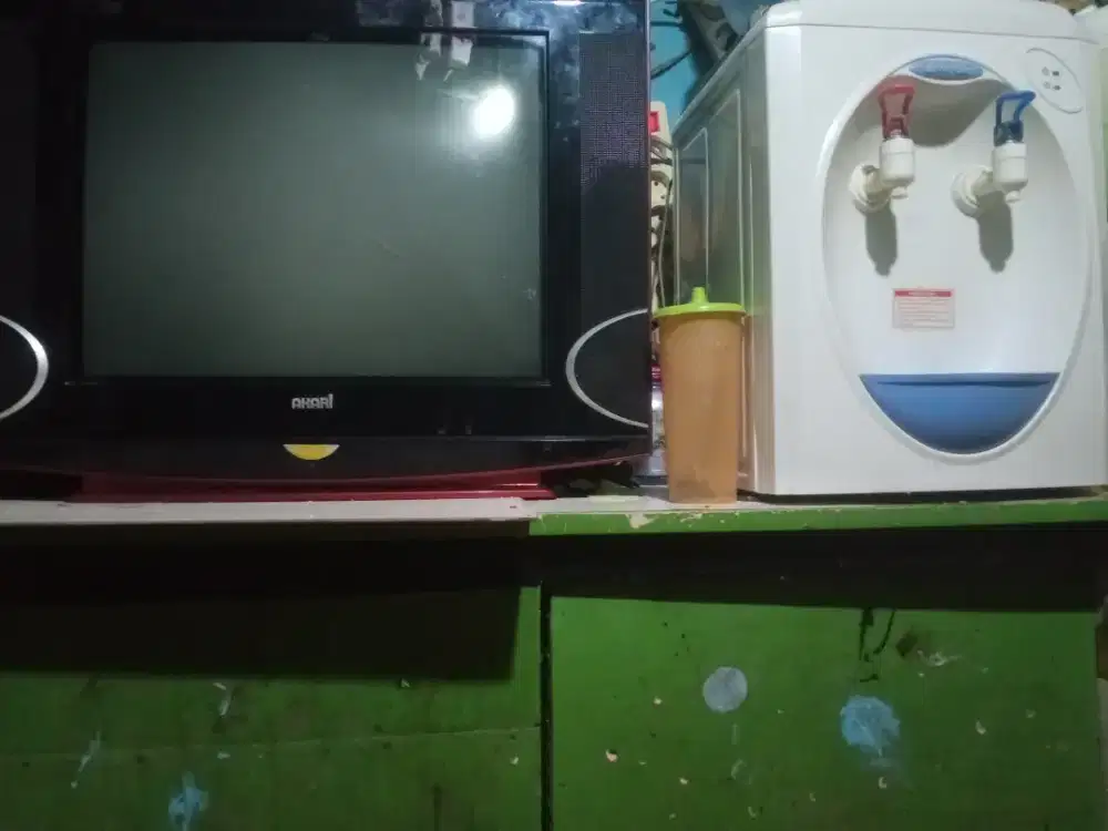 Jual tv tabung merek akari+dispenser panas harga cocok angkut
