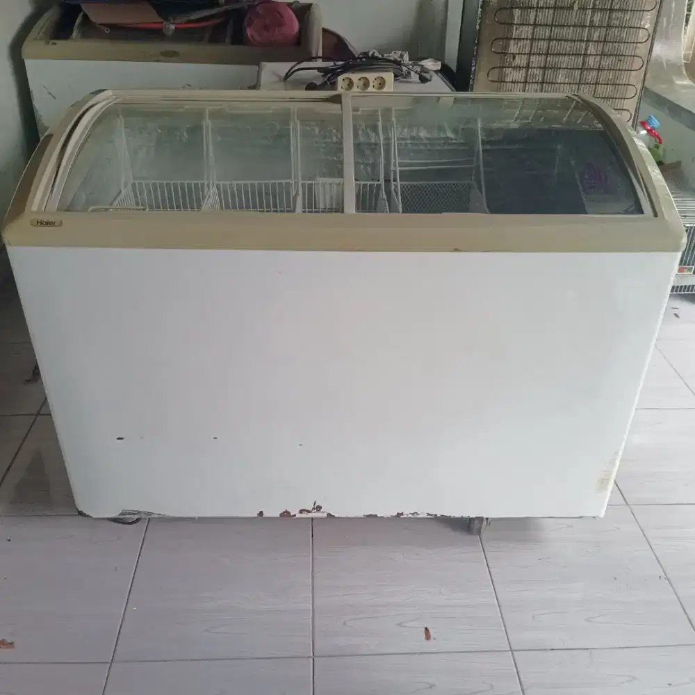 Sliding glass freezer box  300 L dingin maximal