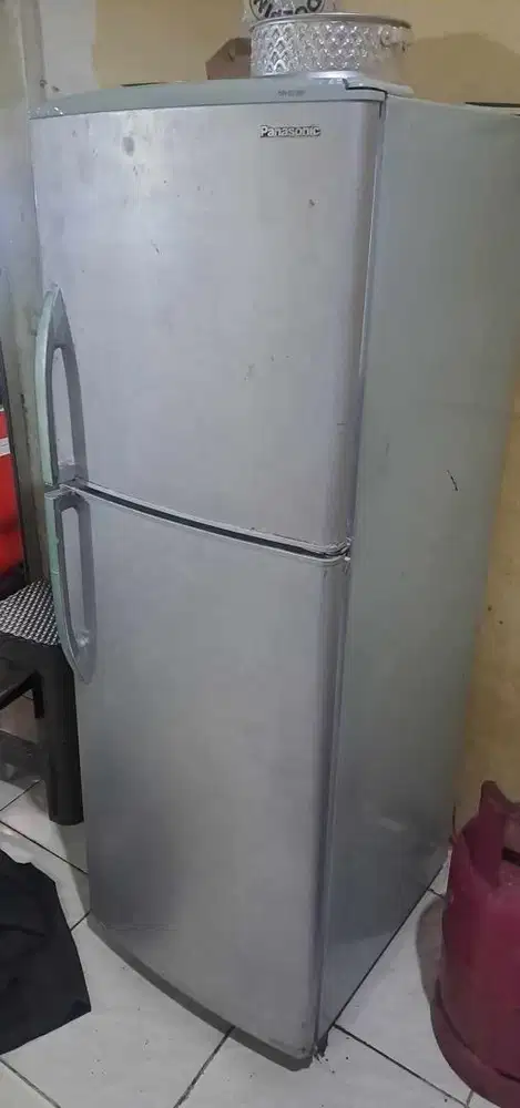 JUAL KULKAS  2 pintu Panasonic ( Tidak dingin lagi)