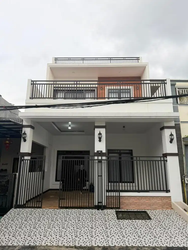 Disewakan Rumah 3 Lantai Karawaci Residence