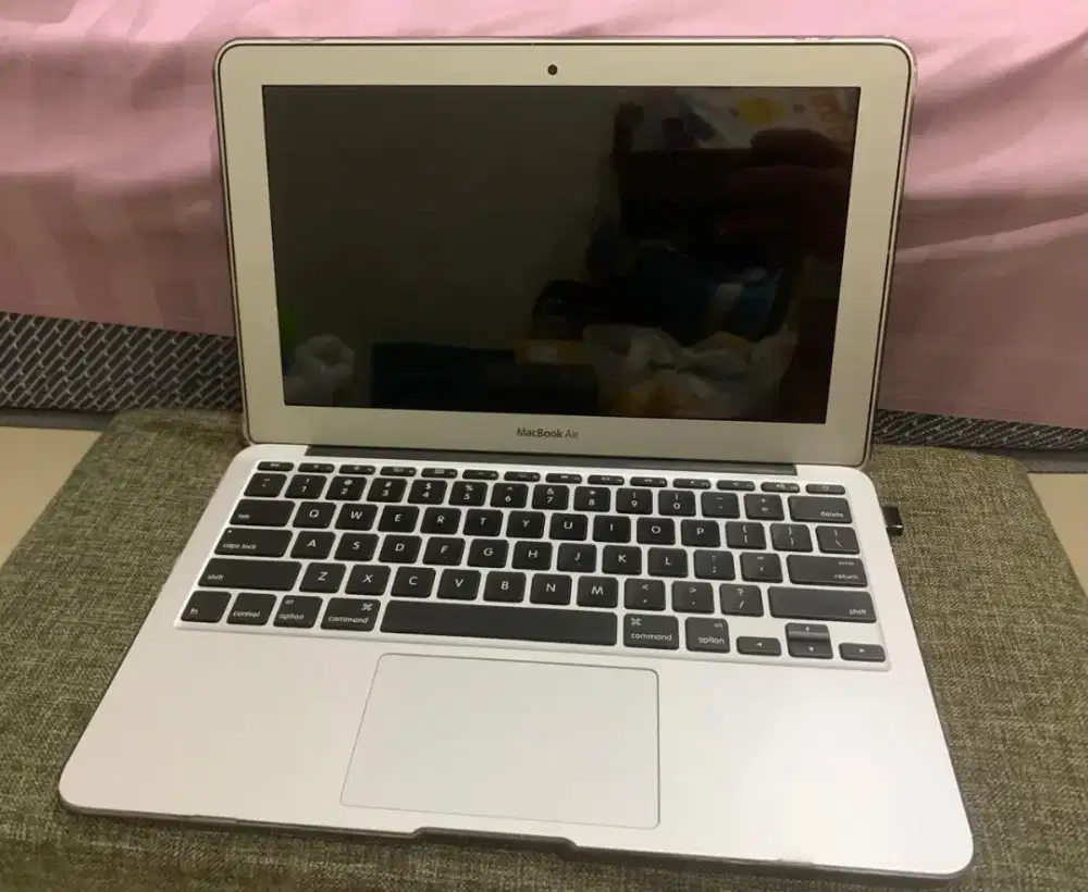 Dijual Laptop Macbook A1465 Pemakaian Pribadi Mulus